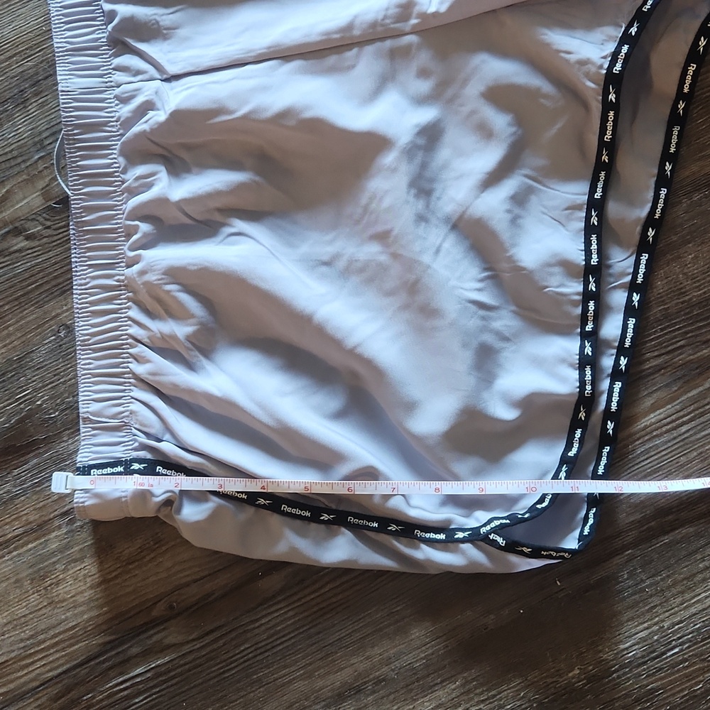 BNWT Reebok Relaxed Shorts - Picture 4 of 4